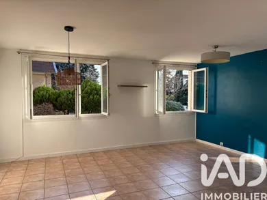 Apartment at Bron (69500)