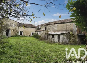 Maison à Moulidars (16290)