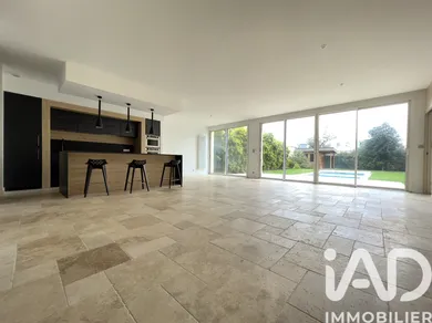 Apartment in Bordeaux (33800)