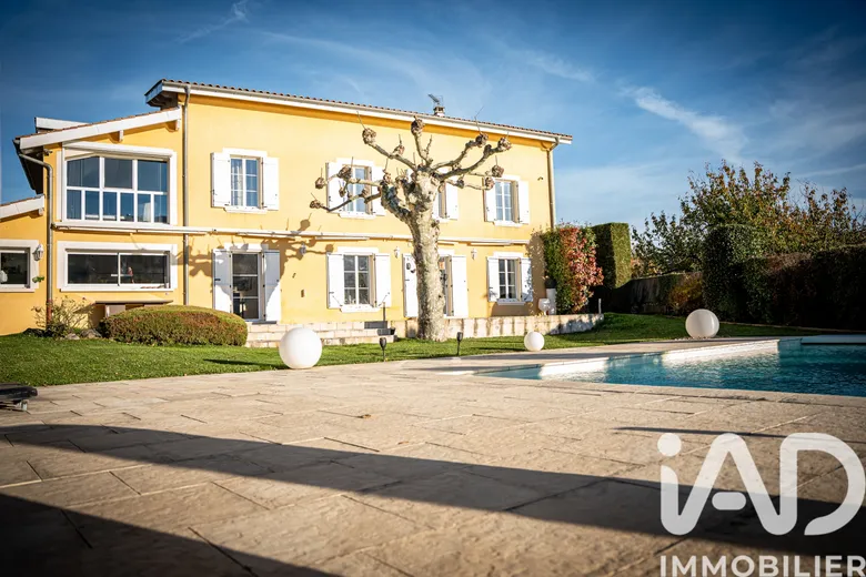 Maison 6 pièces 332 m² · à Sablons · 332 m² · 980 000 €