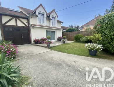 Maison traditionnelle à Sainte-Geneviève-des-Bois (91700)