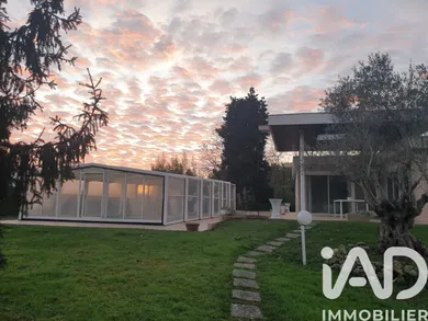 Architectural house in Boé (47550)