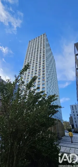 Apartment in Paris (75020)