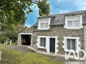 Village house at Jugon-les-Lacs (22270)