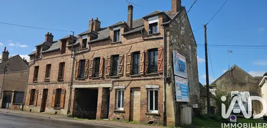 Building at Pont-sur-Yonne (89140)
