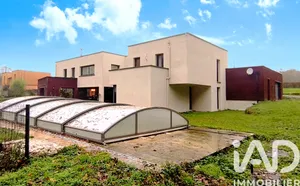 Architectural house at Résigny (02360)