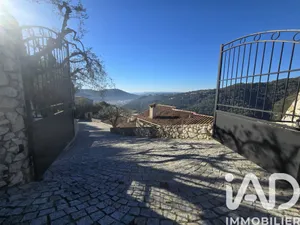 Traditional house at Drap (06340)