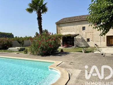 Mas at Althen-des-Paluds (84210)