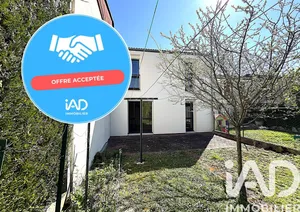 Townhouse at Pont-Sainte-Marie (10150)