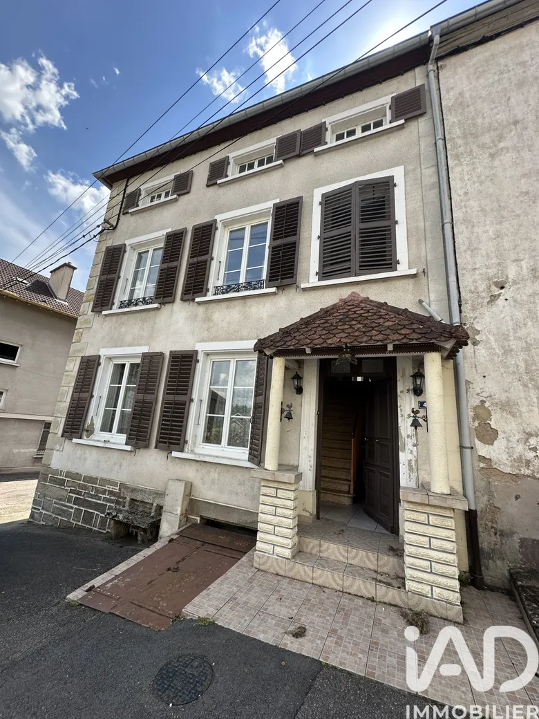 Maison 6 pièces 175 m² · à Darney · 175 m² · 50 000 €