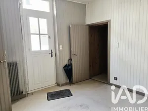 Building at Montholon (89110)