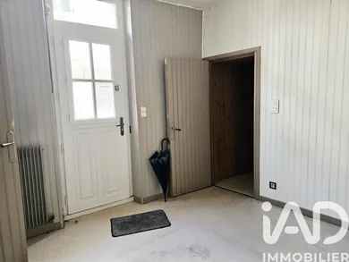 Building at Montholon (89110)