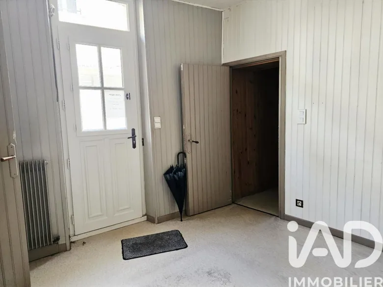Immeuble 138 m² · à Montholon · 138 m² · 88 000 €