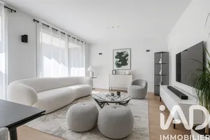 Apartment at Saint-Cloud (92210)