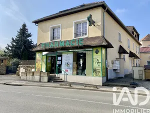 Building at Nozay (91620)