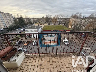 Apartment in Sainte-Geneviève-des-Bois (91700)