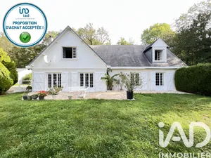 Domain at Mézières-sur-Seine (78970)