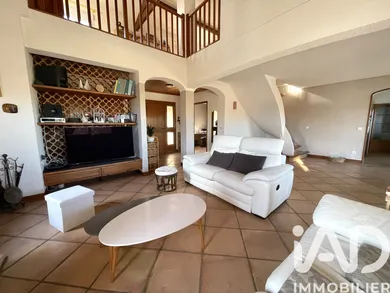 Architectural house in Coursan (11110)