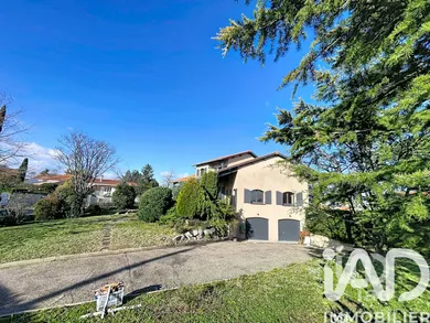 Architectural house at Millery (69390)