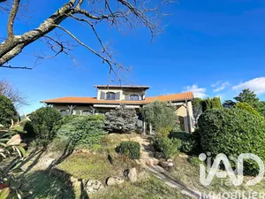 Architectural house at Millery (69390)