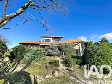 Architectural house at Millery (69390)