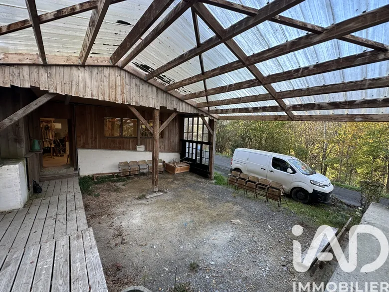 Maison 5 pièces 300 m² · à Saint-Quentin-sur-le-Homme · 300 m² · 91 000 €