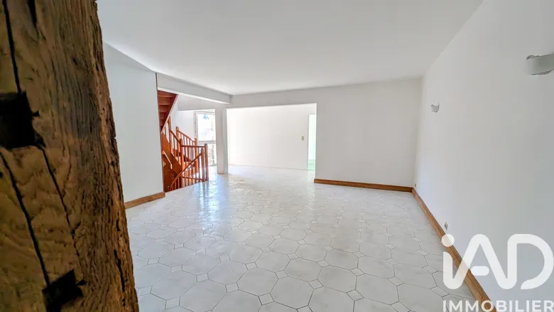 Maison 9 pièces 248 m² · à Tuffé · 248 m² · 129 000 €