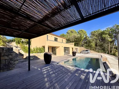 Maison d'architecte à Le Plan-de-la-Tour (83120)