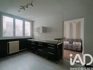 Apartment in Saint-Étienne (42100)