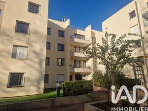 Apartment at Montigny-le-Bretonneux (78180)