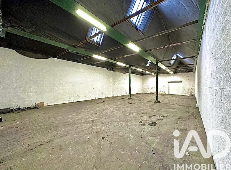 Parking 180 m² · à Wattrelos · 180 m² · 109 000 €