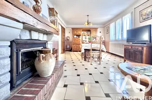 Pavillon à Deux Rivières (89460)