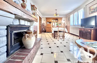 Pavillon à Deux Rivières (89460)