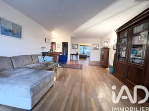 Apartment at Saint-Cloud (92210)