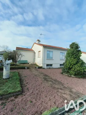 Traditional house at Saint-Hilaire-de-Loulay (85600)