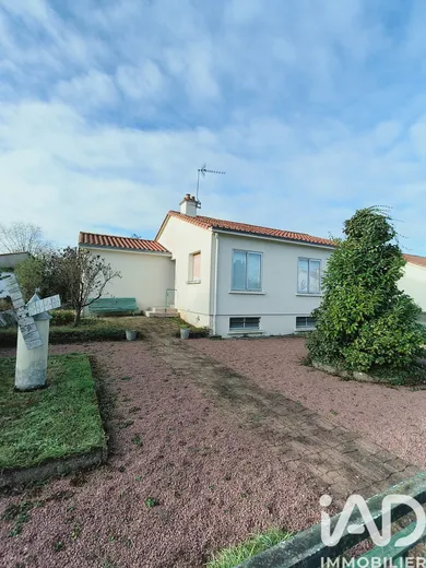 Traditional house in Saint-Hilaire-de-Loulay (85600)