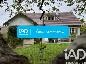 Village house at Guerville (78930)