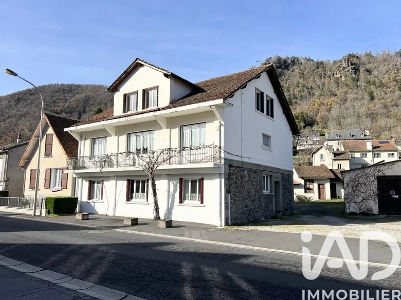 Appartement 3 pièces 75 m² · à Vic-sur-Cère · 75 m² · 50 000 €