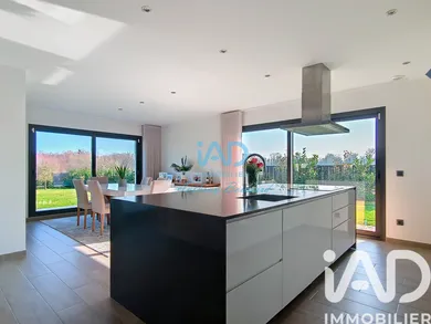 Architectural house in Guignes (77390)