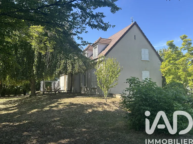 Maison 7 pièces 201 m² · à Châtenoy-le-Royal · 201 m² · 279 000 €