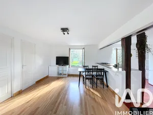 Apartment in Crespières (78121)