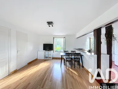 Apartment in Crespières (78121)