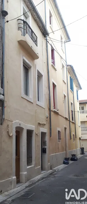 Building at Lunel (34400)