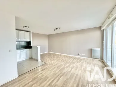 Apartment in Combs-la-Ville (77380)