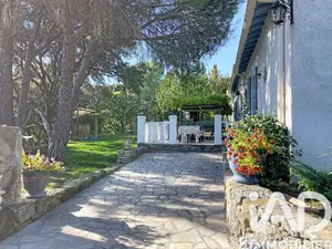 House in cabrières (34800)