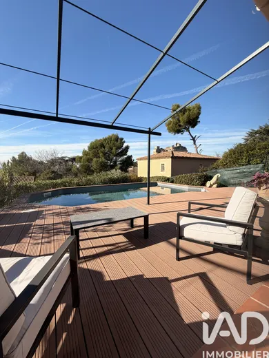 Traditional house at Vitrolles (13127)