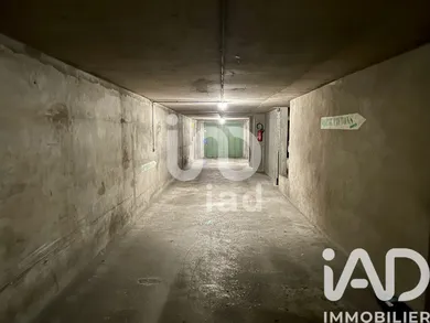 Parking in Paris (75015)
