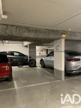 Parking à Paris (75015)