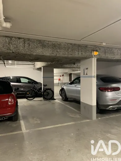 Parking à Paris (75015)