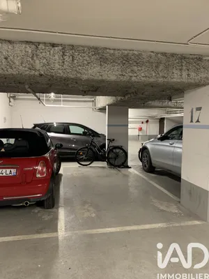 Parking à Paris (75015)